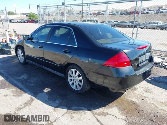 2007 Honda Accord LX SE z VIN 1HGCM66437A101523, wystawiony jako IAAI lot #43375511 z przebiegiem 232 612 mil mil oraz . Historia ofert i sprzedaży dostępna na DreamBid. Obrazek 3.