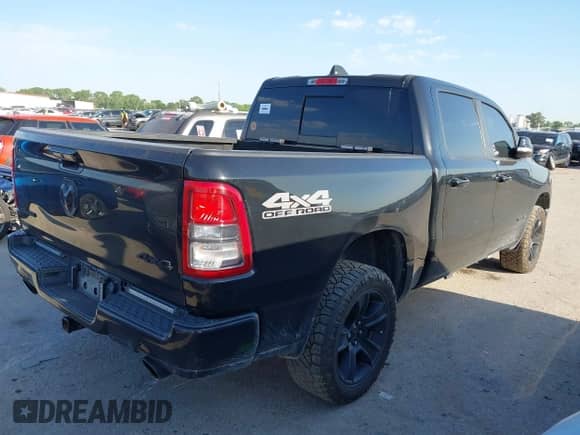 2021 Ram 1500 Big Horn z VIN 1C6SRFFT1MN520081, wystawiony jako IAAI lot #42187257 z przebiegiem 186 011 mil mil oraz . Historia ofert i sprzedaży dostępna na DreamBid. Obrazek 4.