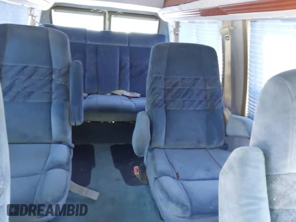 1993 Chevrolet Chevy Van z VIN 1GBEG25K5PF330218, wystawiony jako IAAI lot #42321737 z przebiegiem 203 157 mil mil oraz . Historia ofert i sprzedaży dostępna na DreamBid. Obrazek 8.