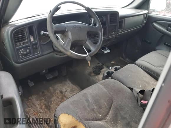 2003 Chevrolet Silverado 2500 Work Truck с VIN 1GCGC24UX3Z308498, выставлен на аукционе Copart как лот 81562004 с пробегом 185 734 миль миль и Списание • Salvage title. История ставок и продаж доступна на DreamBid. Изображение 8.