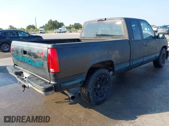 1997 Chevrolet Silverado 1500 with VIN 2GCEC19R5V1278473, listed as a IAAI auction lot 43271055 with 307,129 mi miles and . Bid and sale history available at DreamBid. Image 4.