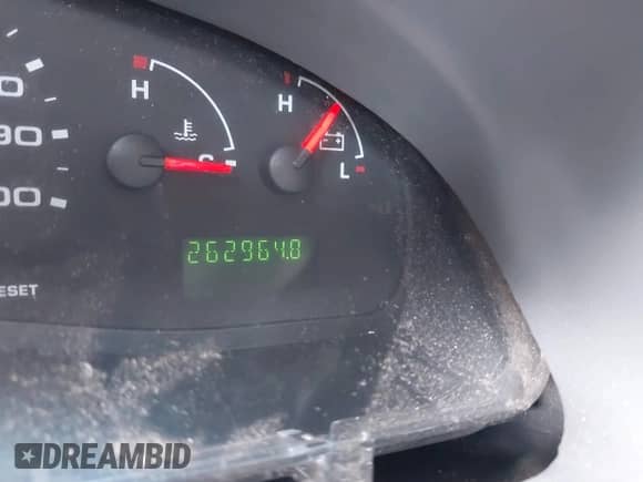 2007 Ford Econoline Cargo Commercial z VIN 1FTNE24L87DA53023, wystawiony jako IAAI lot #42457310 z przebiegiem Nie podano mil oraz . Historia ofert i sprzedaży dostępna na DreamBid. Obrazek 15.