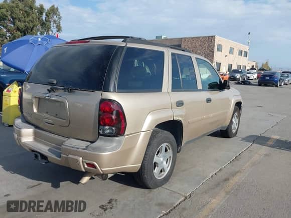 2006 Chevrolet TrailBlazer LT with VIN 1GNDT13S262289236, listed as a IAAI auction lot 43508653 with 109,817 mi miles and . Bid and sale history available at DreamBid. Image 4.
