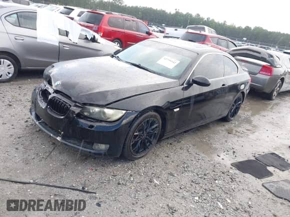 2007 BMW 3 Series 328i с VIN WBAWB33597PV70199, выставлен на аукционе IAAI как лот 42759542 с пробегом 179 799 миль миль и . История ставок и продаж доступна на DreamBid. Изображение 2.