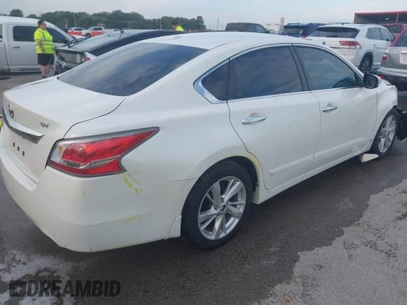 2015 Nissan Altima S z VIN 1N4AL3APXFC431497, wystawiony jako IAAI lot #42899088 z przebiegiem 122 880 mil mil oraz . Historia ofert i sprzedaży dostępna na DreamBid. Obrazek 4.