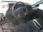 2005 Chevrolet Silverado 1500 z VIN 1GCEC14T95Z121233, wystawiony jako Copart lot #80187394 z przebiegiem 207 659 mil mil oraz Czysty tytuł • Clean title. Historia ofert i sprzedaży dostępna na DreamBid. Obrazek 8.