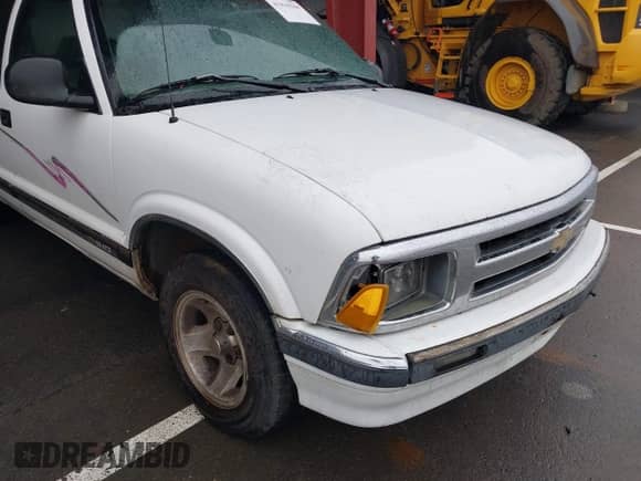 1996 Chevrolet S-10 LS с VIN 1GCCS19X3T8116764, выставлен на аукционе IAAI как лот 43436564 с пробегом 154 196 миль миль и . История ставок и продаж доступна на DreamBid. Изображение 6.