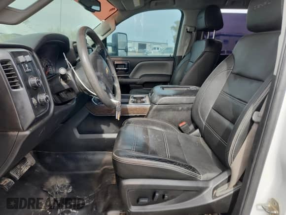 2015 Chevrolet Silverado 2500HD Work Truck z VIN 1GC1KUE81FF569806, wystawiony jako Copart lot #90887985 z przebiegiem 160 674 mil mil oraz Czysty tytuł • Clean title. Historia ofert i sprzedaży dostępna na DreamBid. Obrazek 7.