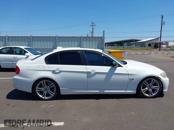 2009 BMW 3 Series 335d z VIN WBAPN73509A266106, wystawiony jako IAAI lot #42688609 z przebiegiem 193 710 mil mil oraz . Historia ofert i sprzedaży dostępna na DreamBid. Obrazek 14.