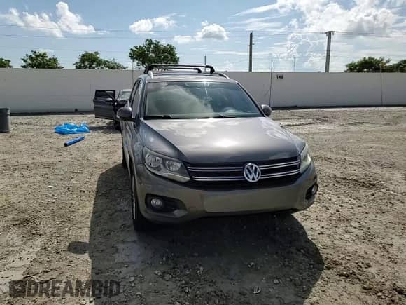 2012 Volkswagen Tiguan S с VIN WVGAV7AX4CW000140, выставлен на аукционе Copart как лот 80901355 с пробегом 133 056 миль миль и Списание • Salvage title. История ставок и продаж доступна на DreamBid. Изображение 14.
