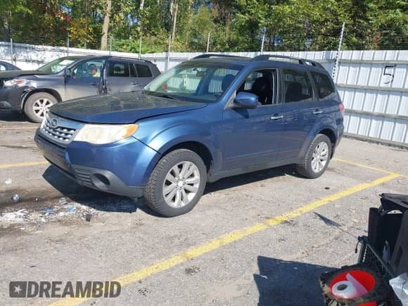 2012 Subaru Forester X Premium z VIN JF2SHACC8CH466036, wystawiony jako IAAI lot #43352225 z przebiegiem 153 270 mil mil oraz . Historia ofert i sprzedaży dostępna na DreamBid. Obrazek 2.