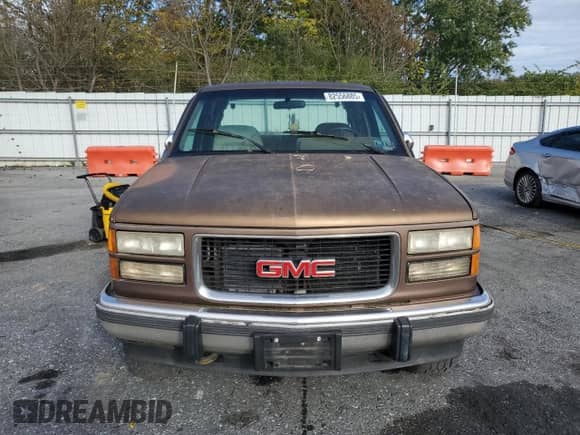 1994 GMC Sierra 1500 with VIN 2GTEK19K1R1548357, listed as a Copart auction lot 82556885 with 157,548 mi miles and Clean title. Bid and sale history available at DreamBid. Image 5.