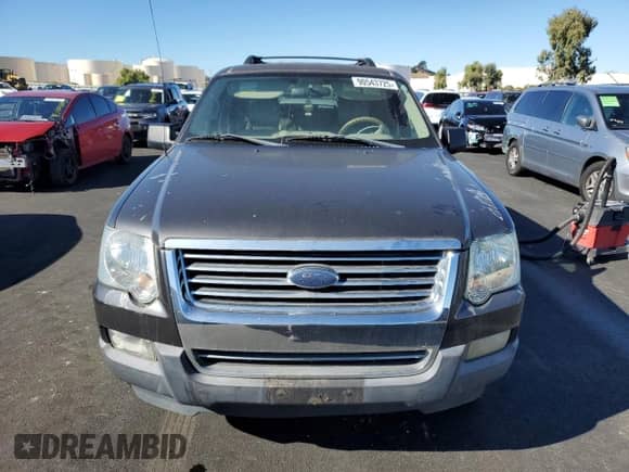 2007 Ford Explorer XLT z VIN 1FMEU63E67UB61360, wystawiony jako Copart lot #90543725 z przebiegiem 183 136 mil mil oraz Czysty tytuł • Clean title. Historia ofert i sprzedaży dostępna na DreamBid. Obrazek 5.
