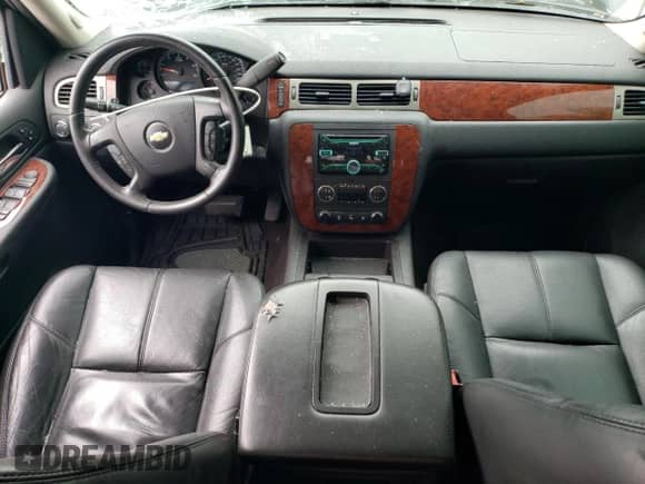 2009 Chevrolet Silverado 1500 LTZ z VIN 1GCEK39J89Z200663, wystawiony jako Copart lot #56285545 z przebiegiem 207 964 mil mil oraz Szkoda całkowita • Salvage title. Historia ofert i sprzedaży dostępna na DreamBid. Obrazek 8.