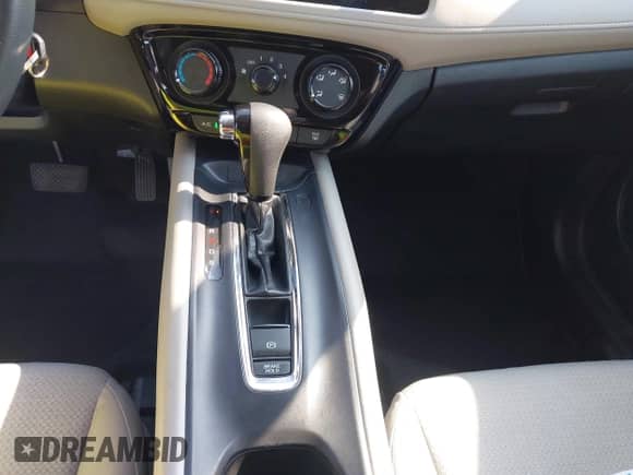 2021 Honda HR-V LX z VIN 3CZRU5H33MM706593, wystawiony jako IAAI lot #42548893 z przebiegiem 58 842 mil mil oraz . Historia ofert i sprzedaży dostępna na DreamBid. Obrazek 12.