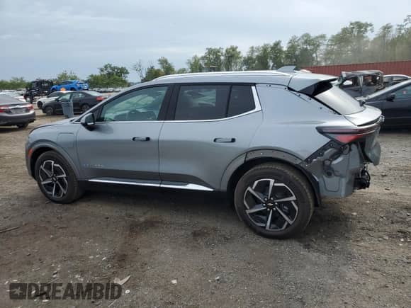 2025 Chevrolet Equinox with VIN 3GN7DNRR3SS226747, listed as a Copart auction lot 82154305 with 886 mi miles and Salvage title. Bid and sale history available at DreamBid. Image 2.