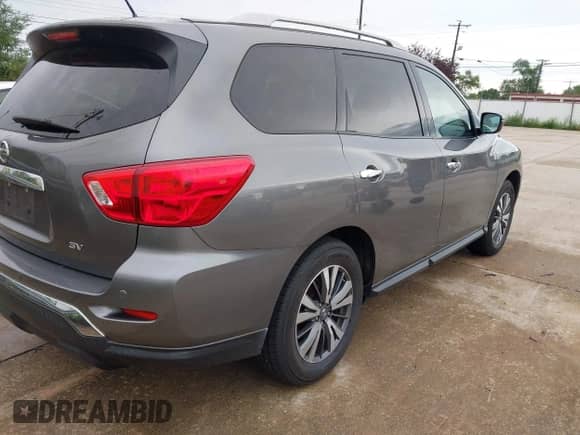 2017 Nissan Pathfinder Platinum z VIN 5N1DR2MN0HC672123, wystawiony jako IAAI lot #42747557 z przebiegiem 136 728 mil mil oraz . Historia ofert i sprzedaży dostępna na DreamBid. Obrazek 17.