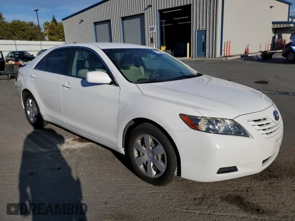 2007 Toyota Camry LE z VIN 4T1BK46K77U535943, wystawiony jako Copart lot #84710565 z przebiegiem 131 771 mil mil oraz Szkoda całkowita • Salvage title. Historia ofert i sprzedaży dostępna na DreamBid. Obrazek 4.