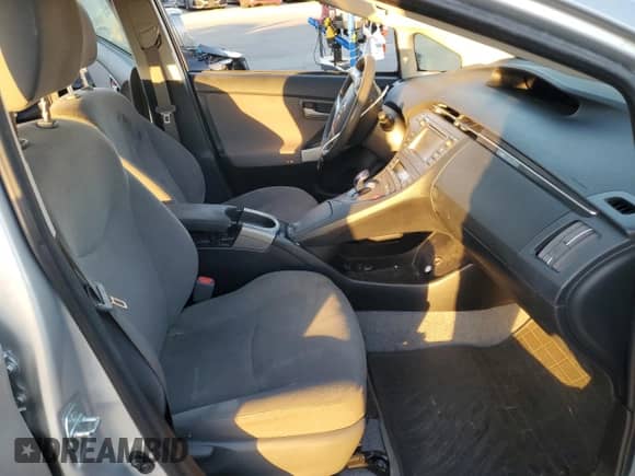 2015 Toyota Prius Four z VIN JTDKN3DU7F0445031, wystawiony jako Copart lot #82609315 z przebiegiem 114 378 mil mil oraz Czysty tytuł • Clean title. Historia ofert i sprzedaży dostępna na DreamBid. Obrazek 7.