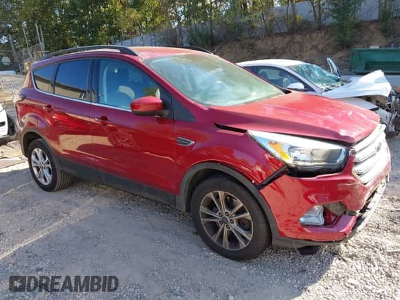2018 Ford Escape SE z VIN 1FMCU9GDXJUA90455, wystawiony jako IAAI lot #43169240 z przebiegiem 109 040 mil mil oraz . Historia ofert i sprzedaży dostępna na DreamBid. Obrazek 1.