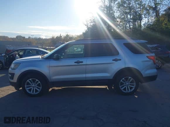 2017 Ford Explorer z VIN 1FM5K8B88HGC82369, wystawiony jako IAAI lot #43527712 z przebiegiem 253 490 mil mil oraz . Historia ofert i sprzedaży dostępna na DreamBid. Obrazek 15.