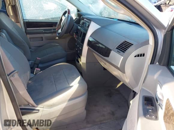 2010 Dodge Grand Caravan SXT with VIN 2D4RN5D11AR251628, listed as a IAAI auction lot 43350917 with 109,808 mi miles and . Bid and sale history available at DreamBid. Image 5.