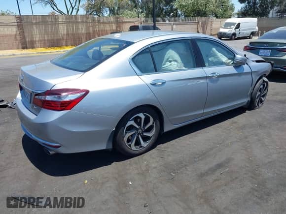 2017 Honda Accord EX-L z VIN 1HGCR3F88HA039685, wystawiony jako IAAI lot #42517978 z przebiegiem Nie podano mil oraz . Historia ofert i sprzedaży dostępna na DreamBid. Obrazek 4.