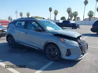 2021 Nissan Kicks SR z VIN 3N1CP5DVXML529298, wystawiony jako IAAI lot #43057028 z przebiegiem 19 374 mil mil oraz . Historia ofert i sprzedaży dostępna na DreamBid. Obrazek 1.