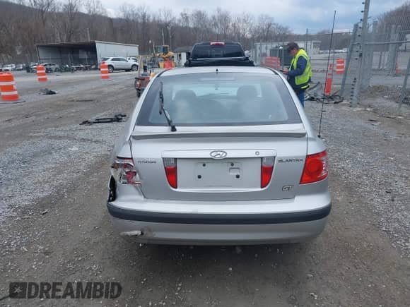 2004 Hyundai Elantra GT z VIN KMHDN56DX4U113958, wystawiony jako IAAI lot #41523198 z przebiegiem 134 270 mil mil oraz . Historia ofert i sprzedaży dostępna na DreamBid. Obrazek 16.