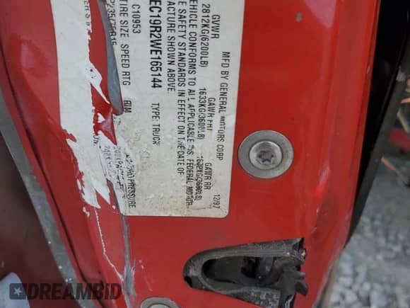 1998 Chevrolet Silverado 1500 z VIN 1GCEC19R2WE165144, wystawiony jako Copart lot #70020375 z przebiegiem 354 838 mil mil oraz Szkoda całkowita • Salvage title. Historia ofert i sprzedaży dostępna na DreamBid. Obrazek 12.