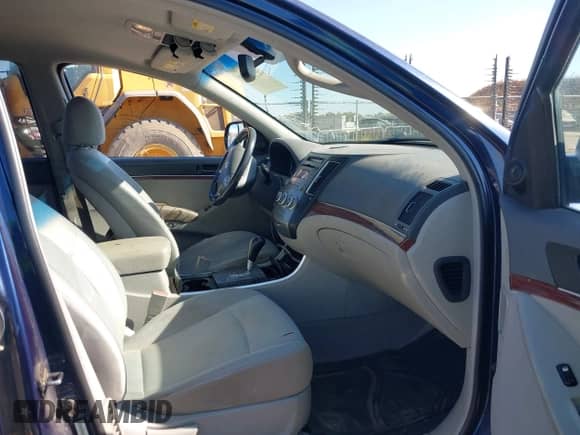 2007 Hyundai Veracruz GLS z VIN KM8NU73CX7U017086, wystawiony jako IAAI lot #42817904 z przebiegiem 301 586 mil mil oraz . Historia ofert i sprzedaży dostępna na DreamBid. Obrazek 5.