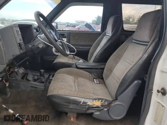 1991 Chevrolet Blazer с VIN 1GNCT18Z5M8105497, выставлен на аукционе Copart как лот 65277335 с пробегом 156 219 миль миль и Списание • Salvage title. История ставок и продаж доступна на DreamBid. Изображение 7.