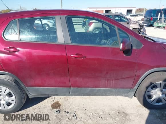 2017 Chevrolet Trax LS z VIN 3GNCJKSB5HL178514, wystawiony jako IAAI lot #40762303 z przebiegiem 151 608 mil mil oraz . Historia ofert i sprzedaży dostępna na DreamBid. Obrazek 13.