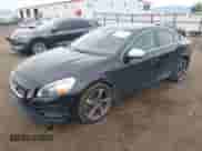 2013 Volvo S60 T6 R-Design Platinum с VIN YV1902FH9D1231456, выставлен на аукционе IAAI как лот 42788938 с пробегом 140 730 миль миль и . История ставок и продаж доступна на DreamBid. Изображение 18.