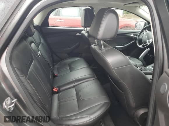 2012 Ford Focus Titanium z VIN 1FAHP3N26CL412510, wystawiony jako Copart lot #84207115 z przebiegiem 125 005 mil mil oraz Czysty tytuł • Clean title. Historia ofert i sprzedaży dostępna na DreamBid. Obrazek 10.