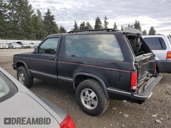 1992 Chevrolet Blazer с VIN 1GNCT18Z7N0105016, выставлен на аукционе Copart как лот 83980034 с пробегом 150 455 миль миль и Списание • Salvage title. История ставок и продаж доступна на DreamBid. Изображение 2.