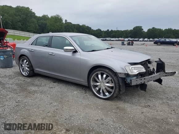 2015 Chrysler 300 Limited z VIN 2C3CCARG9FH887584, wystawiony jako Copart lot #68158505 z przebiegiem 155 651 mil mil oraz Szkoda całkowita • Salvage title. Historia ofert i sprzedaży dostępna na DreamBid. Obrazek 4.