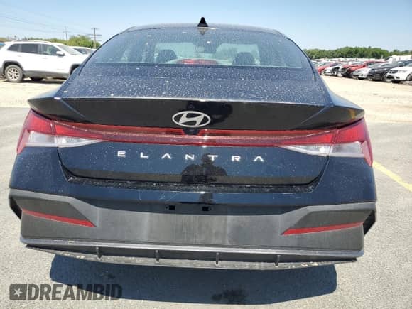 2024 Hyundai Elantra SEL z VIN KMHLM4DG6RU814512, wystawiony jako Copart lot #66038085 z przebiegiem 11 138 mil mil oraz Szkoda całkowita • Salvage title. Historia ofert i sprzedaży dostępna na DreamBid. Obrazek 6.