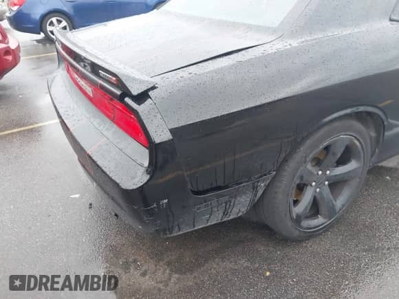 2013 Dodge Challenger R/T с VIN 2C3CDYBT5DH614393, выставлен на аукционе IAAI как лот 42855411 с пробегом 156 283 миль миль и . История ставок и продаж доступна на DreamBid. Изображение 19.