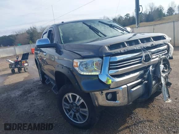 2017 Toyota Tundra Platinum с VIN 5TFAY5F15HX627757, выставлен на аукционе IAAI как лот 41155707 с пробегом 90 675 миль миль и . История ставок и продаж доступна на DreamBid. Изображение 18.