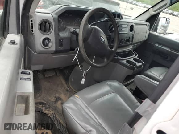 2013 Ford Econoline Cargo Commercial z VIN 1FTNS2EW9DDA73570, wystawiony jako Copart lot #50114844 z przebiegiem 277 179 mil mil oraz Szkoda całkowita • Salvage title. Historia ofert i sprzedaży dostępna na DreamBid. Obrazek 8.