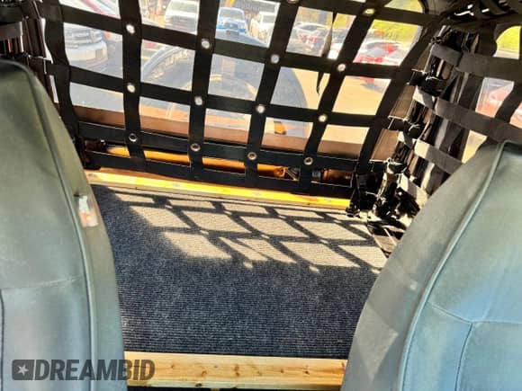 1992 Jeep Wrangler z VIN 2J4FY19P2NJ525592, wystawiony jako Copart lot #56413695 z przebiegiem 156 627 mil mil oraz Czysty tytuł • Clean title. Historia ofert i sprzedaży dostępna na DreamBid. Obrazek 6.