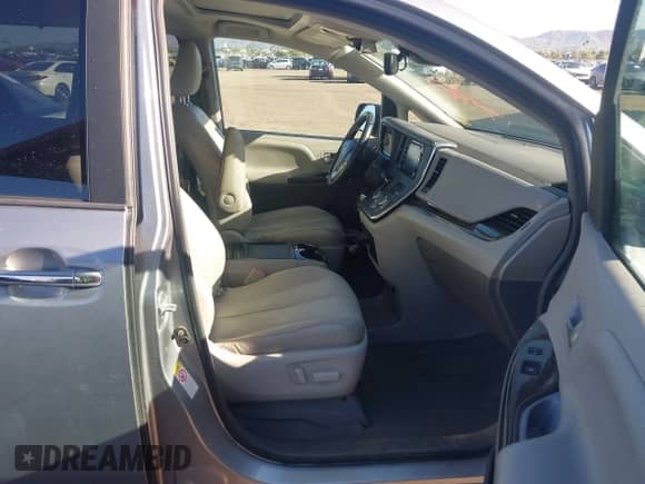 2018 Toyota Sienna XLE Auto Access Seat with VIN 5TDYZ3DC8JS925851, listed as a IAAI auction lot 43427369 with 118,127 mi miles and . Bid and sale history available at DreamBid. Image 5.