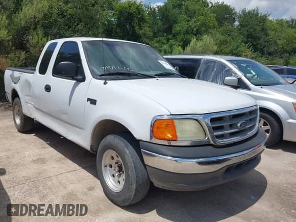 2004 Ford F-150 XL with VIN 2FTRX17204CA81418, listed as a IAAI auction lot 42703041 with 201,338 mi miles and . Bid and sale history available at DreamBid. Image 1.