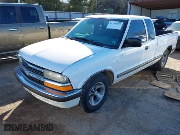 1999 Chevrolet S-10 LS с VIN 1GCCS19XXX8124043, выставлен на аукционе IAAI как лот 41730083 с пробегом 113 095 миль миль и . История ставок и продаж доступна на DreamBid. Изображение 2.