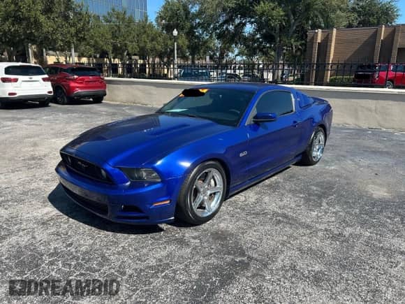 2014 Ford Mustang GT z VIN 1ZVBP8CF7E5277822, wystawiony jako Copart lot #90128545 z przebiegiem 114 151 mil mil oraz Czysty tytuł • Clean title. Historia ofert i sprzedaży dostępna na DreamBid. Obrazek 2.