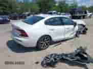 2020 Volvo S60 Momentum с VIN 7JRA22TK6LG071949, выставлен на аукционе IAAI как лот 42563937 с пробегом 59 159 миль миль и . История ставок и продаж доступна на DreamBid. Изображение 4.