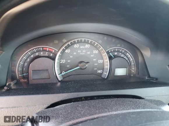 2015 Toyota Camry LE z VIN 4T4BF1FK6FR451815, wystawiony jako Copart lot #82371635 z przebiegiem Nie podano mil oraz Szkoda całkowita • Salvage title. Historia ofert i sprzedaży dostępna na DreamBid. Obrazek 9.