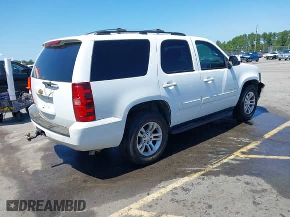 2014 Chevrolet Tahoe LS with VIN 1GNSCAE01ER191744, listed as a IAAI auction lot 43068276 with 275,886 mi miles and . Bid and sale history available at DreamBid. Image 4.