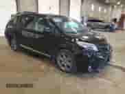 2018 Toyota Sienna SE z VIN 5TDXZ3DC4JS942691, wystawiony jako Copart lot #62266915 z przebiegiem 95 062 mil mil oraz Szkoda całkowita • Salvage title. Historia ofert i sprzedaży dostępna na DreamBid. Obrazek 4.